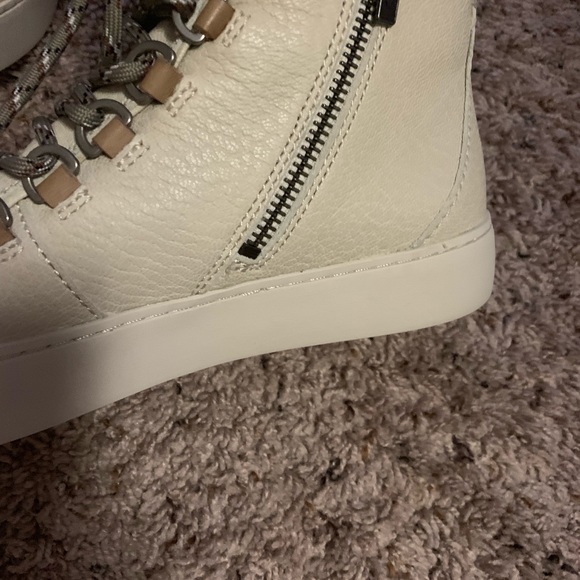 Frye - Picture 2 of 5